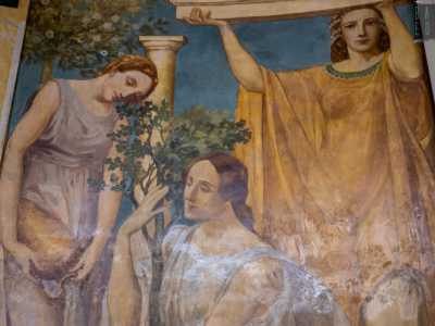 ...si affianca l�architettura, ingioiellata e dalla veste ocra che sorregge la trabeazione di un tempio